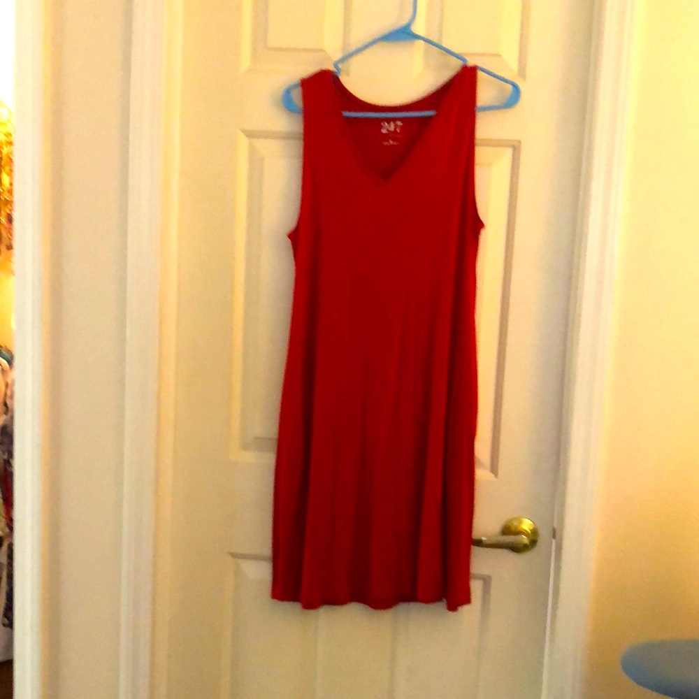 Simple Red Dress w/ V neck and pockets. 24/7 by Maurice’s. Excellent condition.